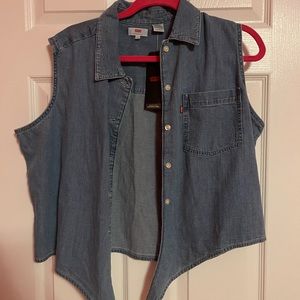 Levi’s sleeveless button up